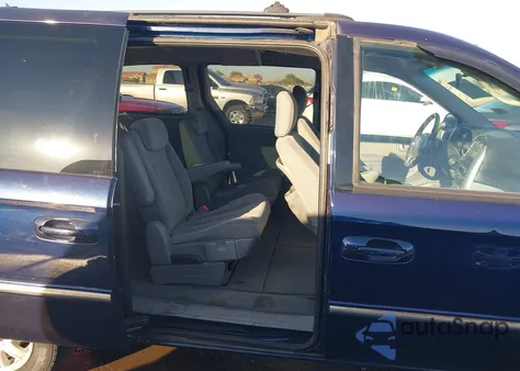 2005 Chrysler Town & Country Touring from USA, damaged, VIN 2C4GP54L45R252326